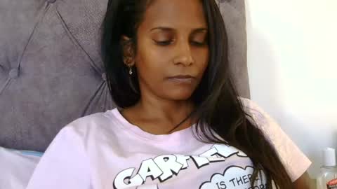 Snapshot of indianjasmin chatting on 06.19.26 priya online show from 06.19.26