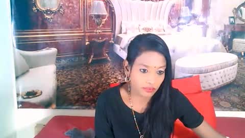 Snapshot of indianlovebug chatting on 10.02.25 Leah online show from 10.02.25
