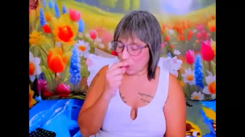 Snapshot of indianroxy27 chatting on 04.25.26 indianroxy27 online show from 04.25.26