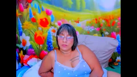 Snapshot of indianroxy27 chatting on 05.28.26 indianroxy27 online show from 05.28.26