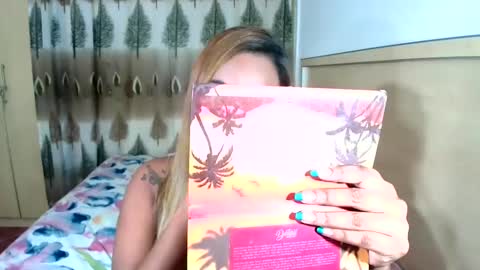 Snapshot of indiansecretlove20 chatting on 02.10.25 goddess online show from 02.10.25