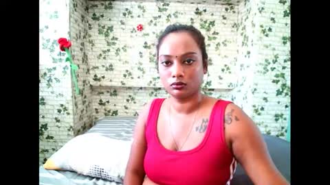 Snapshot of indiansecretlove20 chatting on 03.08.25 goddess online show from 03.08.25