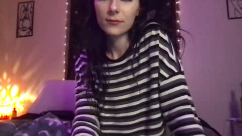 Snapshot of indigobay chatting on 01.12.25 Indigo Bay online show from 01.12.25