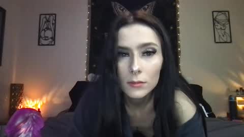 Snapshot of indigobay chatting on 01.21.25 Indigo Bay online show from 01.21.25