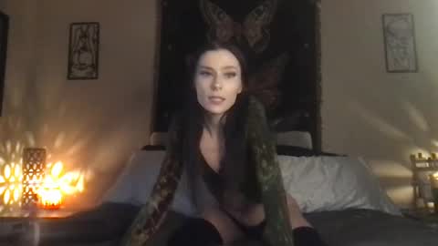 Snapshot of indigobay chatting on 02.08.25 Indigo Bay online show from 02.08.25