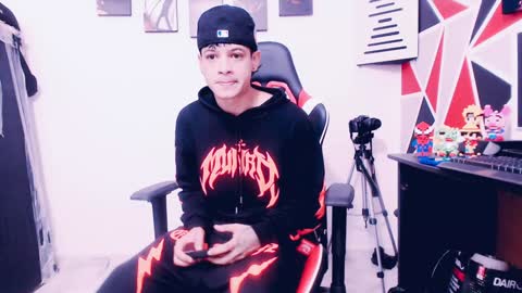 Snapshot of indomitablebeast chatting on 01.18.25 matias online show from 01.18.25