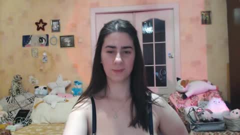 Snapshot of inelika chatting on 01.05.25 Inna online show from 01.05.25