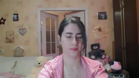 Snapshot of inelika chatting on 09.19.25 Inna online show from 09.19.25