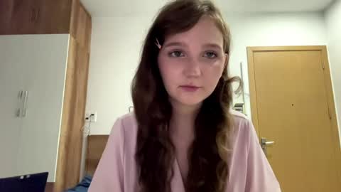 Snapshot of inellheinen chatting on 05.17.26 Viola online show from 05.17.26