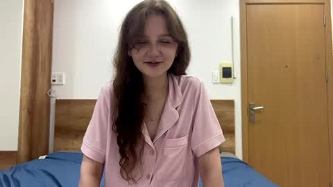 Snapshot of inellheinen chatting on 05.20.26 Viola online show from 05.20.26