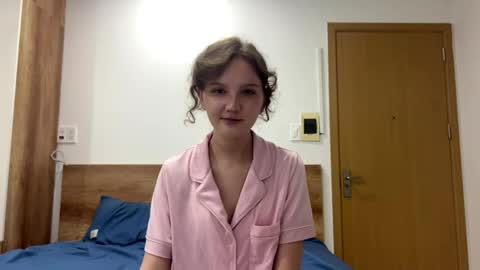 Snapshot of inellheinen chatting on 05.22.26 Viola online show from 05.22.26
