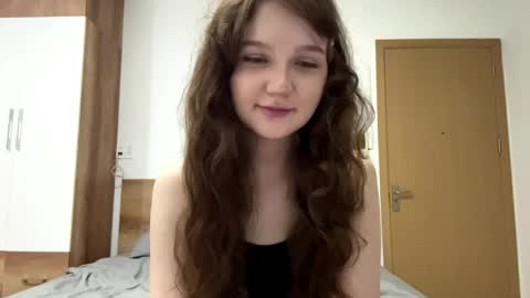 Snapshot of inellheinen chatting on 05.24.26 Viola online show from 05.24.26