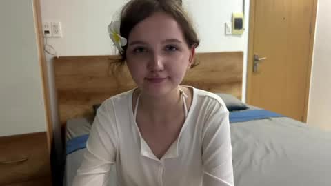 Snapshot of inellheinen chatting on 05.29.26 Viola online show from 05.29.26