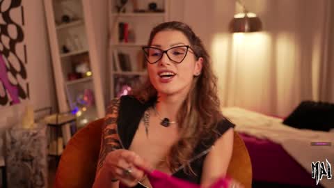 Snapshot of informal_ chatting on 02.19.26 MAL --- online show from 02.19.26