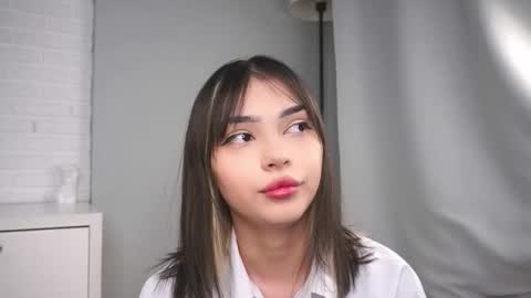 Molly online show from 02.04.26