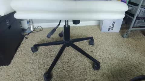 Hanging Out online show from 01.18.26