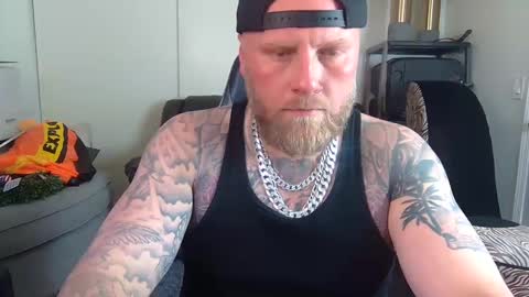 Snapshot of inked_king chatting on 11.10.25 inked_king online show from 11.10.25