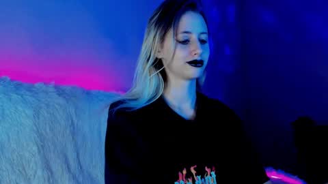 Snapshot of inner_light___ chatting on 12.08.24 Venera online show from 12.08.24