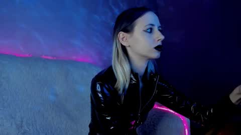 Snapshot of inner_light___ chatting on 02.08.25 Venera online show from 02.08.25