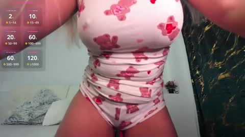 Snapshot of innocent_angell chatting on 03.15.26 Eva online show from 03.15.26