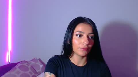 Snapshot of innocent_fox chatting on 02.13.26 Abril online show from 02.13.26