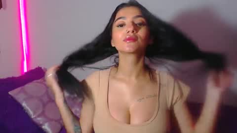 Snapshot of innocent_fox chatting on 05.21.26 Abril online show from 05.21.26