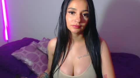 Snapshot of innocent_fox chatting on 06.19.26 Abril online show from 06.19.26