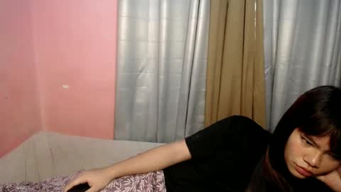 Snapshot of innocent_lover_ziaxx chatting on 06.25.26 your zia online show from 06.25.26