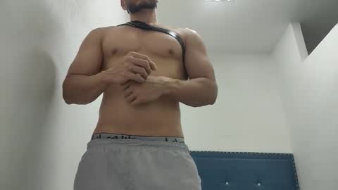 Snapshot of insistente chatting on 12.05.25 INSTAGRAM camilodlx online show from 12.05.25