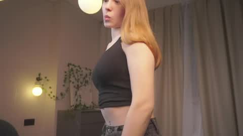 Snapshot of intheknoww chatting on 06.06.26 Avie online show from 06.06.26