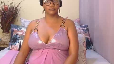 Snapshot of intimacysexy chatting on 05.17.26 boniswa caroline online show from 05.17.26