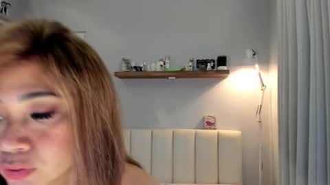 Snapshot of inuldaraka chatting on 12.14.25 Mina Han online show from 12.14.25