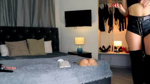 Snapshot of inviting_tina chatting on 04.06.26 inviting_tina online show from 04.06.26