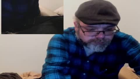 Snapshot of iowalaserbear chatting on 02.05.25 iowalaserbear online show from 02.05.25