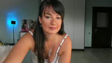 Snapshot of iracherrynow chatting on 10.05.25 iracherrynow online show from 10.05.25