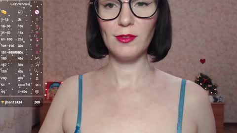 Snapshot of irenlarasani chatting on 12.31.24 IrenLarasani online show from 12.31.24