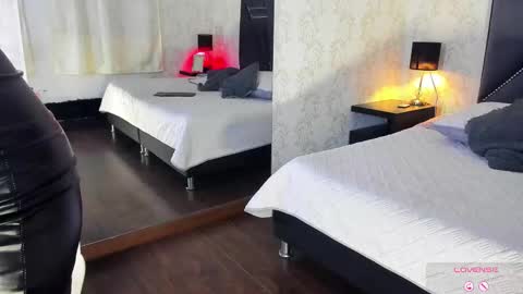 Queen Iris online show from 03.12.26