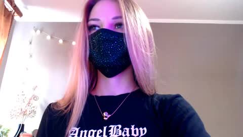 Snapshot of iris_lave chatting on 04.24.26 Lily online show from 04.24.26