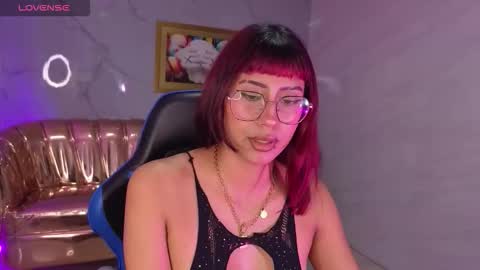 Snapshot of iris_vlahos_s chatting on 11.08.25 Iris online show from 11.08.25