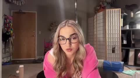 Snapshot of iris_world chatting on 03.08.25 iris online show from 03.08.25