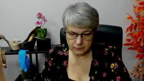 Snapshot of iris_xdesire chatting on 12.02.24 I R I S online show from 12.02.24
