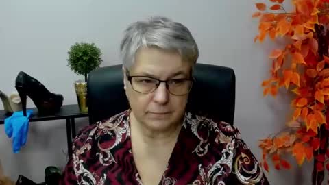 Snapshot of iris_xdesire chatting on 12.19.24 I R I S online show from 12.19.24
