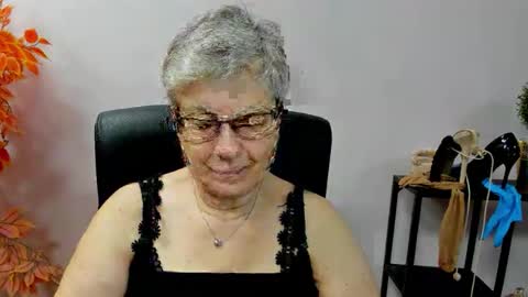 Snapshot of iris_xdesire chatting on 10.08.25 I R I S online show from 10.08.25