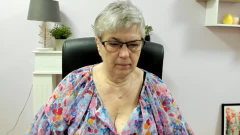 Snapshot of iris_xdesire chatting on 05.25.26 I R I S online show from 05.25.26