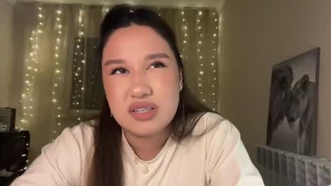 Snapshot of irismikulecky chatting on 04.12.26 Liza online show from 04.12.26