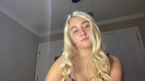 Snapshot of irispink1 chatting on 12.14.25 Irispink1 online show from 12.14.25