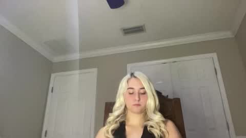 Snapshot of irispink1 chatting on 12.16.25 Irispink1 online show from 12.16.25