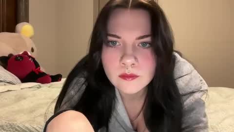 Snapshot of irissweets chatting on 09.25.25 irissweets online show from 09.25.25