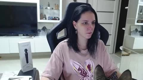 Irwi Tomboy online show from 12.02.24