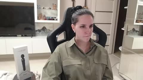 Irwi Tomboy online show from 03.04.25